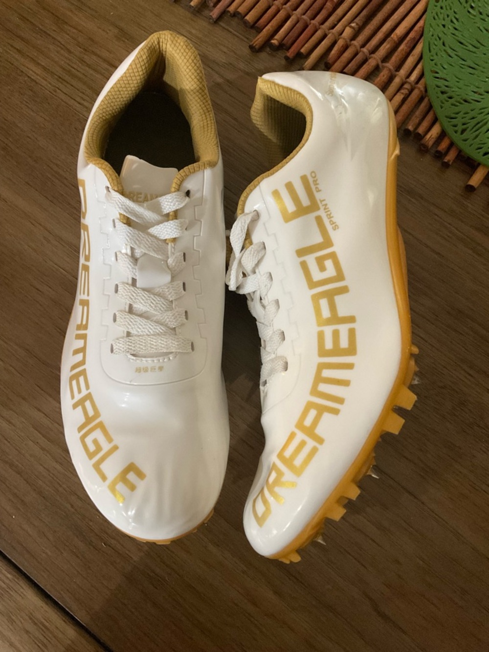 Men's Track Spikes Shoes Men’s Size 8.5/9 White and Gold Spikes